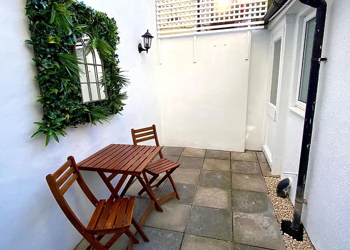 Kemptown Courtyard Apartment