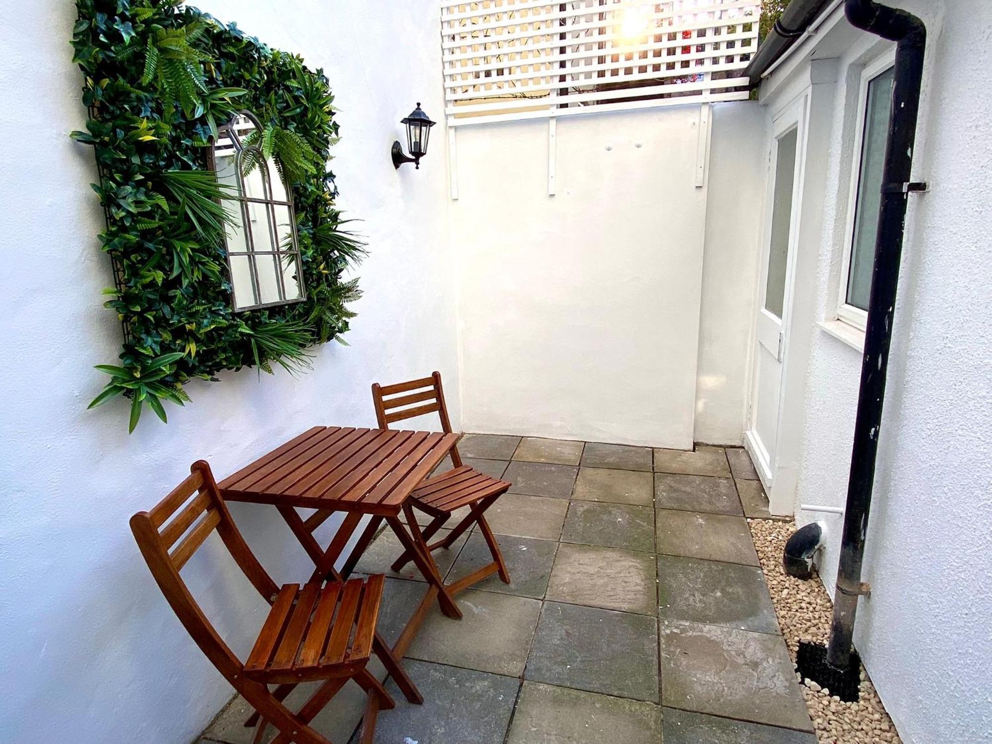Kemptown Courtyard Apartment